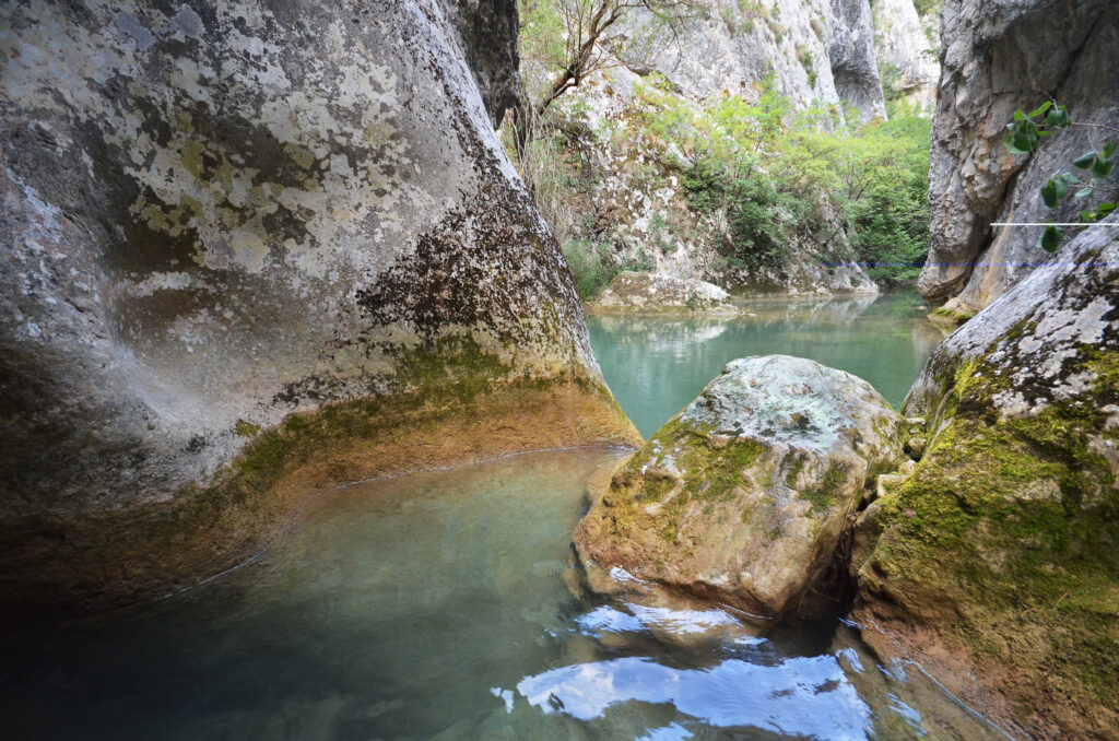 Вртложни природни базени и кристално чиста вода у Нишевачкој клисури